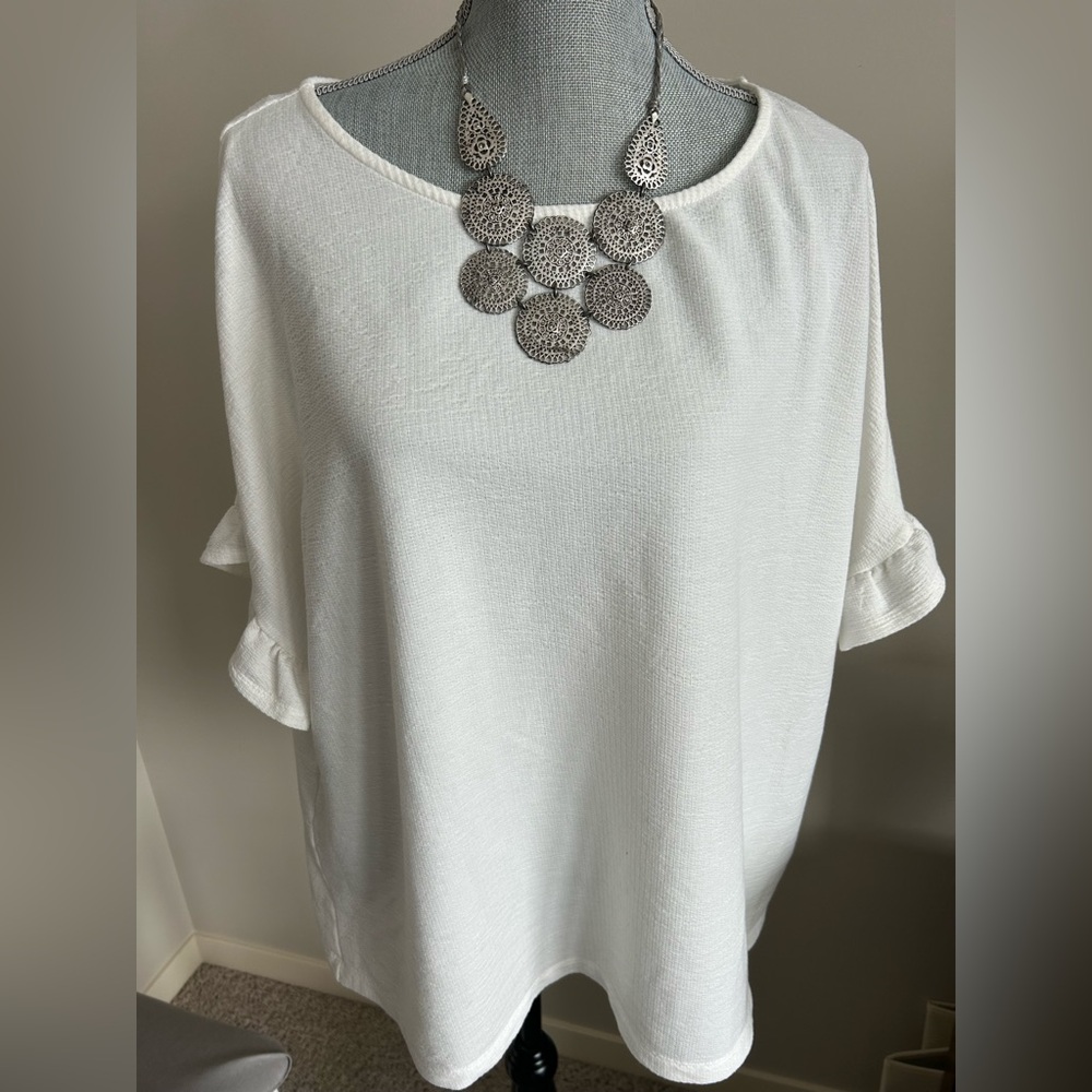 Gorgeous ivory 2X blouse